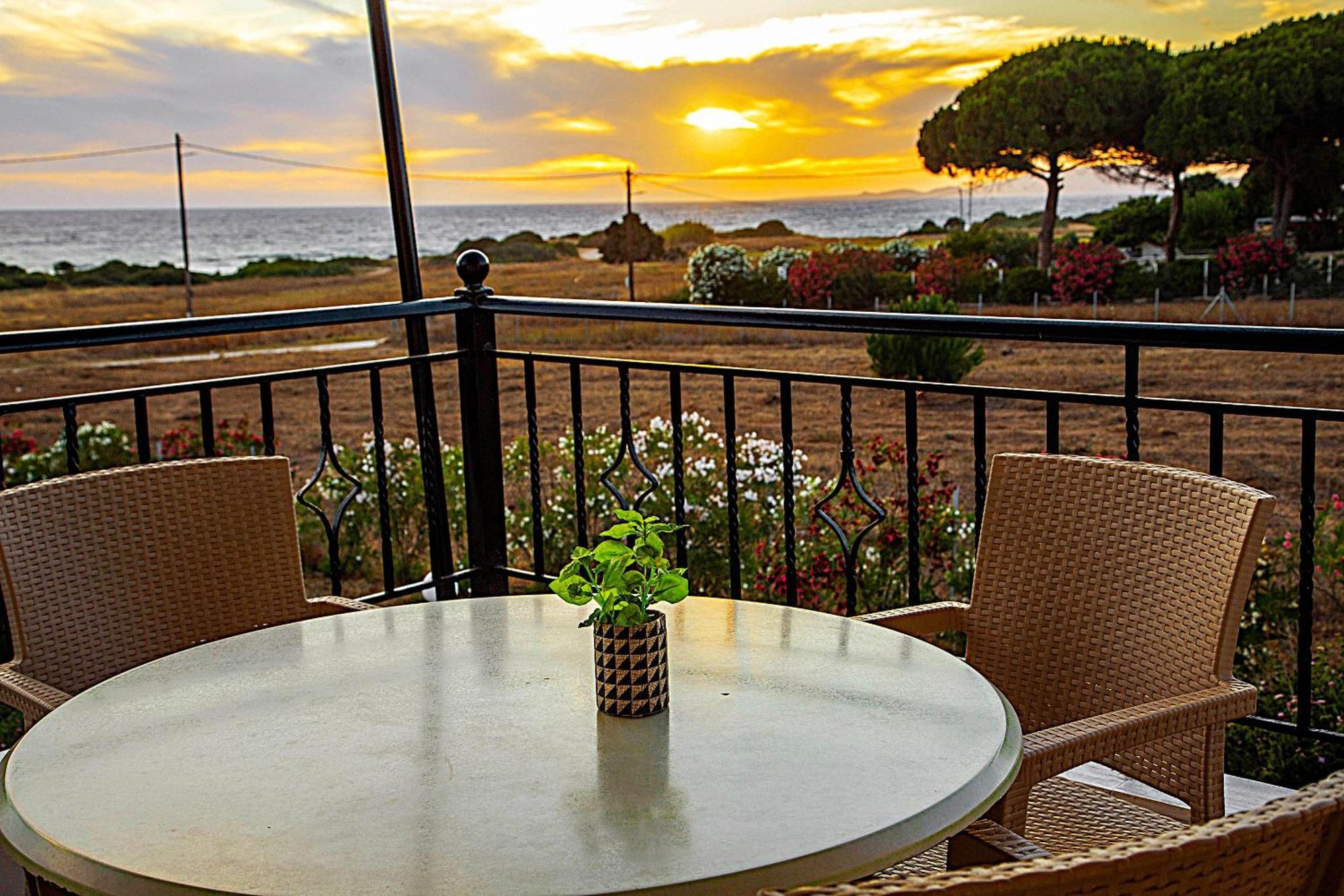 Romanos Beach Villas Eksteriør bilde