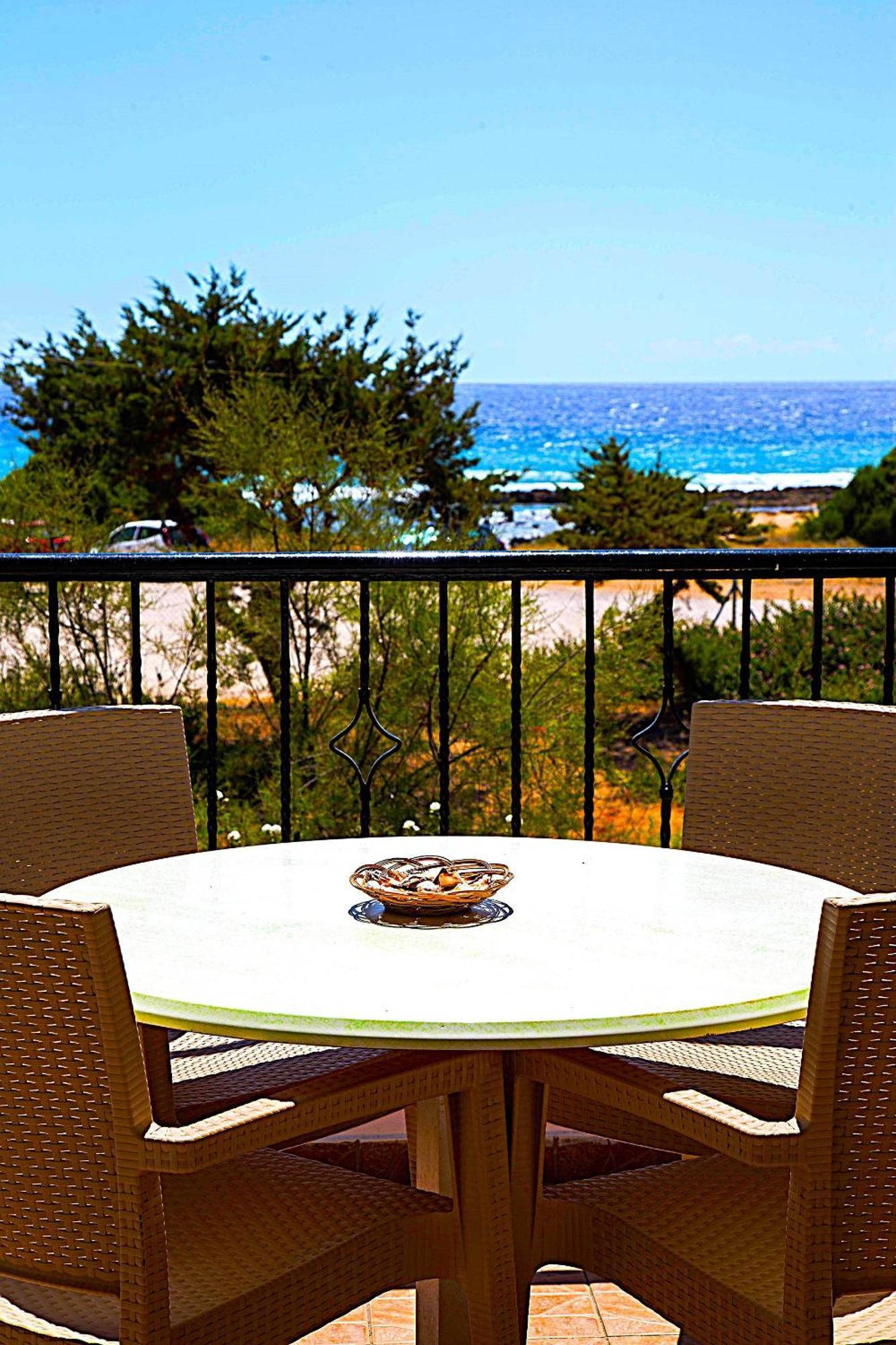 Romanos Beach Villas Eksteriør bilde