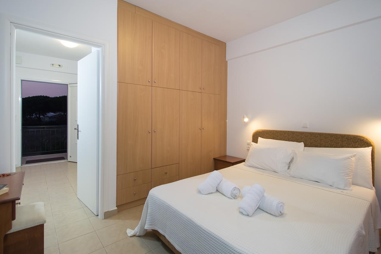 Romanos Beach Villas Eksteriør bilde